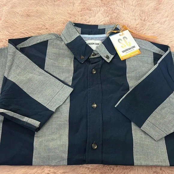 Button down - Picture 2 of 3